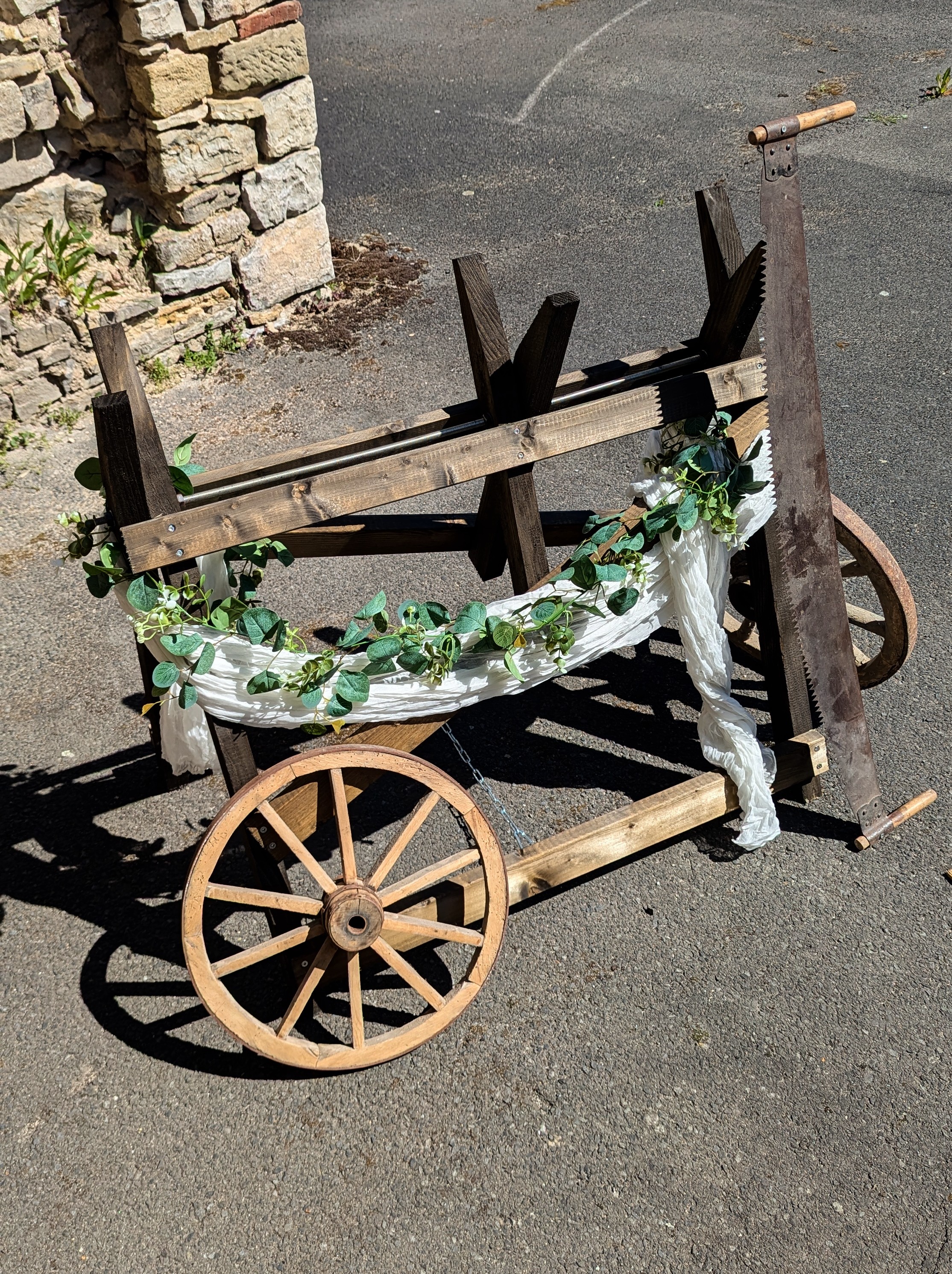 Hochzeits-Sägebock inkl. 2 Mann Säge